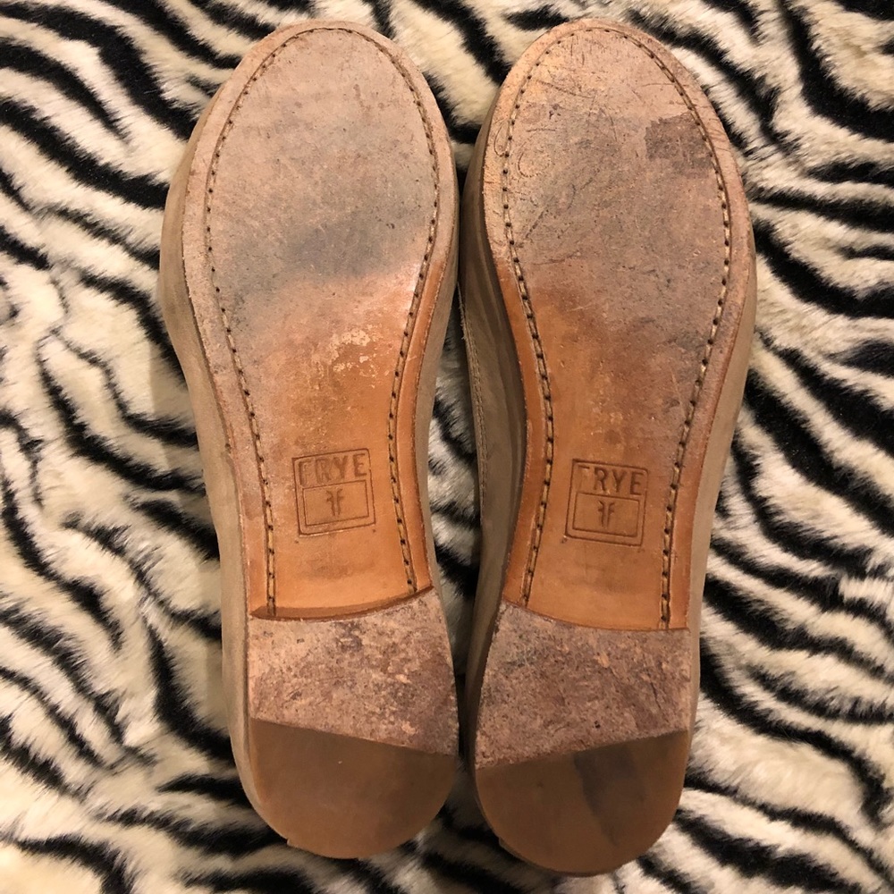 Women’s Frye Carson Cement Ballet Flats - Picture 5 of 8